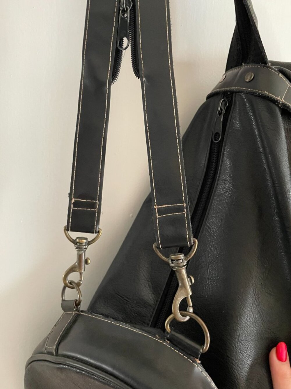 Convertible Bucket Bag - Backpack - Picture 9 of 10
